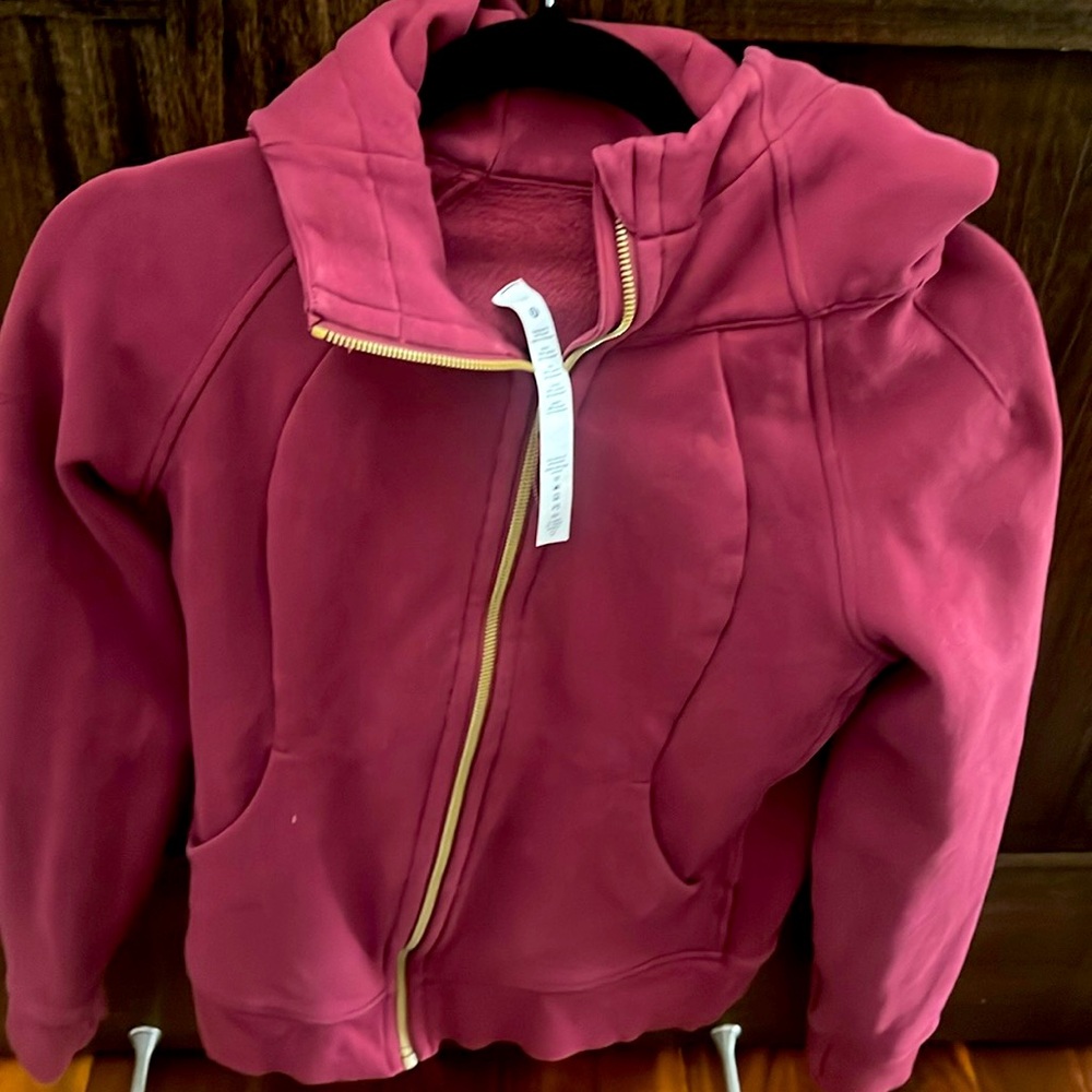 Gently used Lululemon hoodie. Size 10